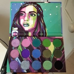 Blush Tribe Hasina 2 eyeshadow palette